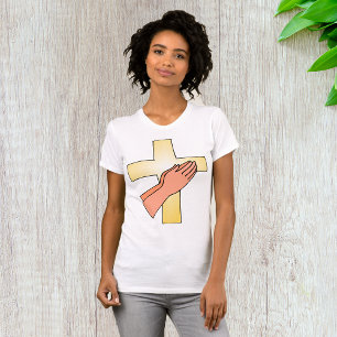 Manos en la camiseta de mujeres cruzadas
