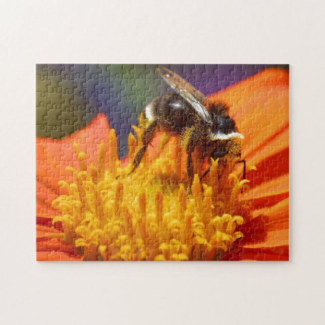 Manosee el diseño del rompecabezas de la abeja (Horizontal)