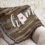 Manta Alabama Home State Personalizado Wood Look<br><div class="desc">Muestra algo de orgullo en el estado de casa con esta linda y rústica manta de tiros de madera en imitación de "casa" con letras en letras de caligrafía blanca con un mapa de silueta del estado de Alabama parado en la letra "O". Un ilustracion de corazón rosa dentro del...</div>