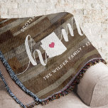 Manta Aspecto de madera personalizada del estado del hog<br><div class="desc">Muestra algo de orgullo en el estado de casa con esta linda y rústica manta de tiros de madera en imitación de "casa" con letras en letras de caligrafía blanca con un mapa de silueta del estado de Arizona representando la letra "O". Un ilustracion de corazón rosa dentro del mapa...</div>