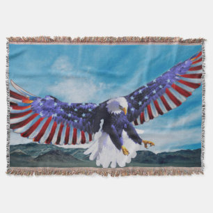 Manta Bandera americana Eagle que vuela en el cielo azul