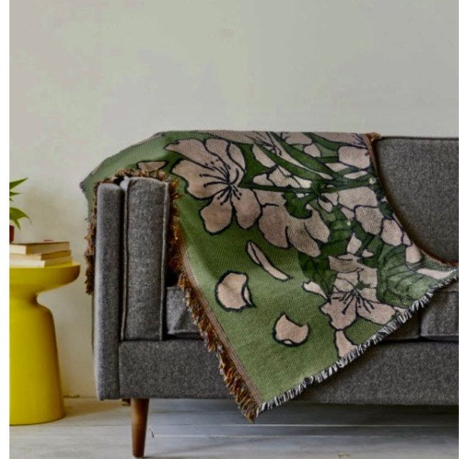 Manta Cascada de Flor de Rosa  (Throw Blanket Dimensions: 54"l x 38"w Material: 100% polyester; soft touch.)