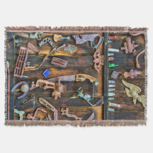 Manta Colección de antigüedades en la pared