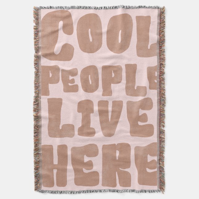 Manta Cool People Live Here Boho Fringe Throw Blanket (Frente vertical)