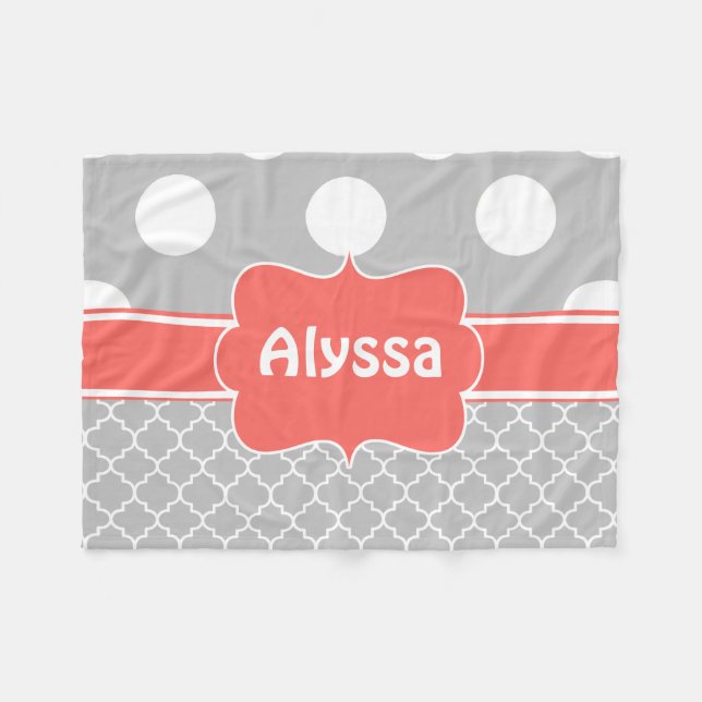 Manta coralina gris del monograma de Quatrefoil (Frente (Horizontal))