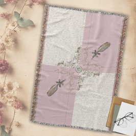 Manta Cottagecore Manuscrito Tejido con Flecos Rosa Polv