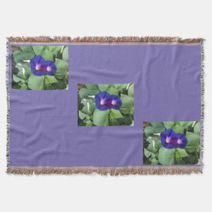 Manta del tiro con las flores púrpuras