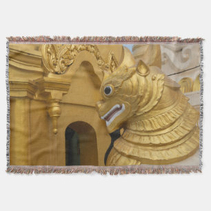 Manta Estatua del León Dorado en el Templo