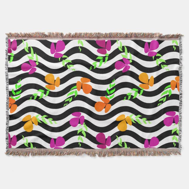 Manta flores sobre fondo ondulado blanco y negro (Anverso)