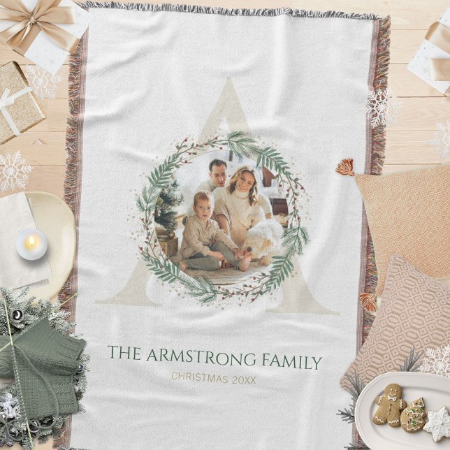 Manta Forest Green Wreath Gold Monogram Photo Keepsake (Forest Green Wreath Gold Monogram Photo Keepsake Throw Blanket ©Susanne Sachers - Sunny Mind 🌞)