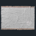 Manta Gray Linen Burlap Look con los votos de los Bodas<br><div class="desc">Esta manta elegante contiene un guión de aspecto de escritura a mano que muestra votos bodas en francés. Estos se encuentran en un diseño rústico de mechones de lino gris, y un pequeño corazón gris en la esquina puede ser personalizado con las iniciales o monogramas de la pareja boda o...</div>