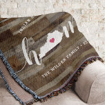 Manta Kentucky Home State Personalizado Wood Look<br><div class="desc">Muestra algo de orgullo en el estado de casa con esta linda y rústica manta de tiros de madera en imitación de "casa" con letras en letras de caligrafía blanca con un mapa de silueta del estado de Kentucky parado por la letra "O". Un ilustracion de corazón rosa dentro del...</div>
