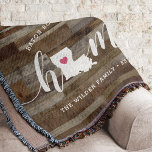Manta Luisiana - La apariencia de la madera personalizad<br><div class="desc">Muestra algo de orgullo en el estado de casa con esta linda y rústica manta de tiros de madera en imitación de "casa" con letras de caligrafía blanca con un mapa de silueta del estado de Luisiana representando la letra "O". Un ilustracion de corazón rosa dentro del mapa de estado...</div>