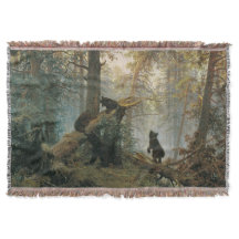 Mañana en un bosque de pinos