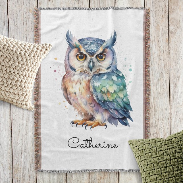 Manta Modern Watercolor Horned Owl Personalized (A throw blanket with picture of a horned owl in a watercolor style, personalized with a name)