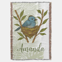 Manta Monarca de paja negra enclavada entre las hojas