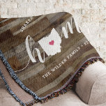 Manta Ohio Home State Personalizado Wood Look<br><div class="desc">Muestra algo de orgullo en el estado de casa con esta linda y rústica manta de tiros de madera en imitación de "casa" con letras en letras de caligrafía blanca con un mapa de silueta del estado de Ohio representando la letra "O". Un ilustracion de corazón rosa dentro del mapa...</div>