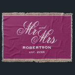 Manta Personalized Mr and Mrs surname chic burgundy red<br><div class="desc">Personalized Mr and Mrs surname chic burgundy red Throw Blanket . Elegant typography design gift. Add your own family surname and date of marriage. Personalize with custom colors. Classy typography template.</div>