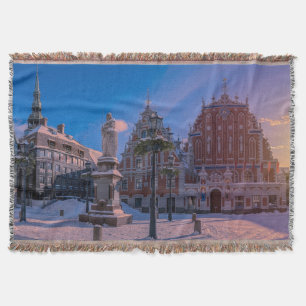 Manta Plaza del ayuntamiento de Riga en invierno
