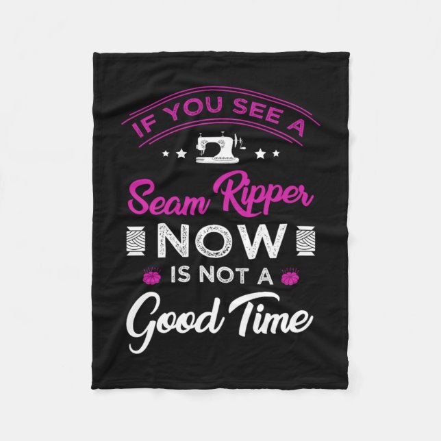 Manta Polar 15. Si ves una costurera ahora no es un buen momen (Anverso)