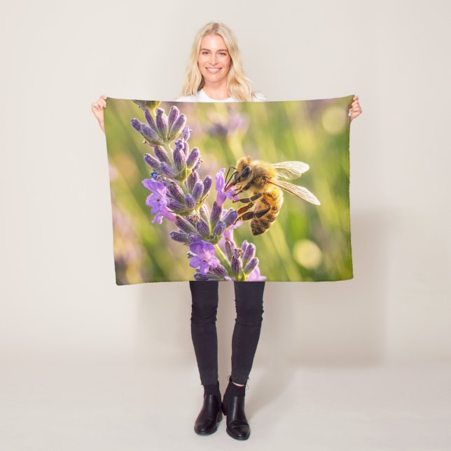 Manta Polar Abeja en lavanda (In situ)