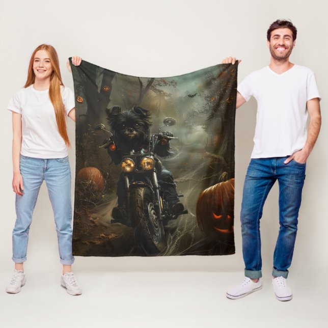 Manta Polar Affenpinscher Riding Motorcycle Halloween Scary (In situ)