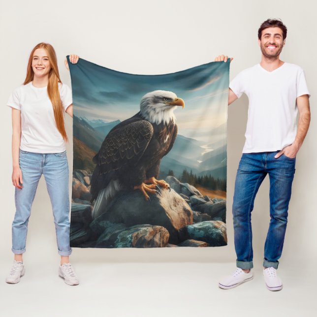 Manta Polar Águila encaramada en terreno rocoso (In situ)