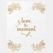 "Ama el Momento" filigrana dorada y blanca Floral