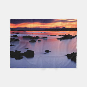 Manta Polar Amanecer en el punto negro del lago Mono
