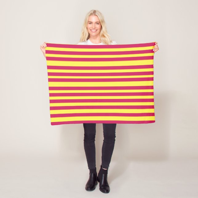 Manta Polar Amarillo, Red Spring Mood Lines Fleece Blanket (In situ)