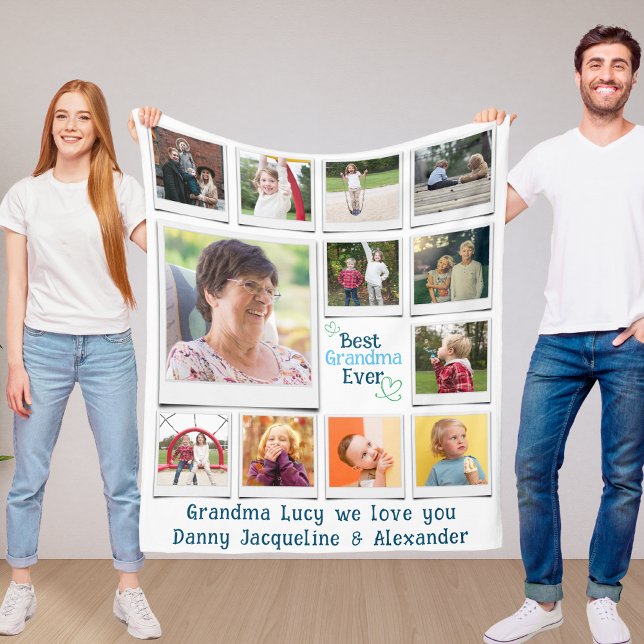 Manta Polar Amo personalizado foto de tu abuela (Grandma photo collage blanket held up by two people)