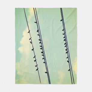 Manta Polar Aves con cables, cielo azul vintage.