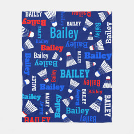 Manta Polar Badminton lleva nombres blancos, azules y rojos