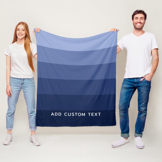 Manta Polar Bandas azuladas retro con nombre de serie Sans sim (In situ)