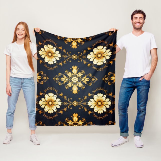 Manta Polar "Barockes Ornament-Muster in Gold und Schwarz" (In situ)