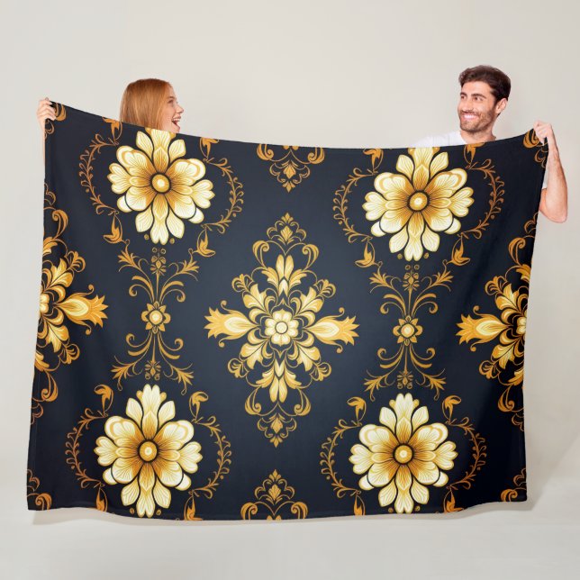 Manta Polar "Barockes Ornament-Muster in Gold und Schwarz" (In situ)