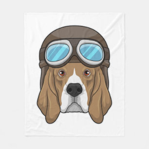 Manta Polar Beagle como piloto con gorra piloto