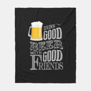 Manta Polar bebe buena cerveza con buen amigo