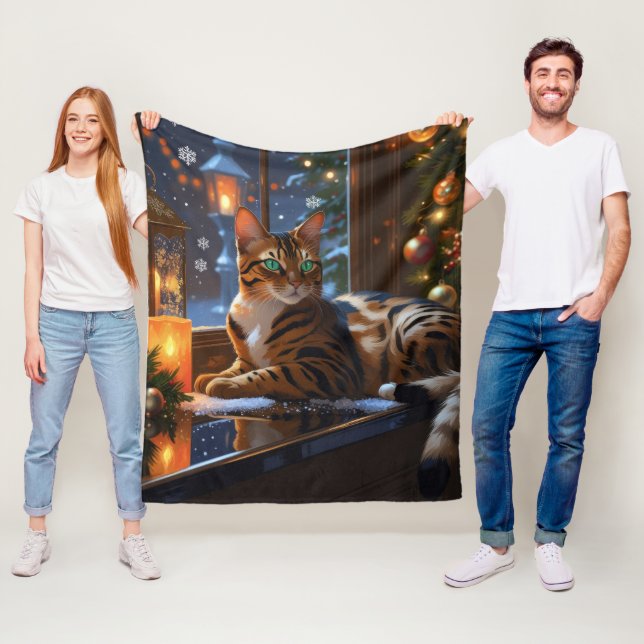 Manta Polar Bengal Cat With Christmas Lights Holiday (In situ)