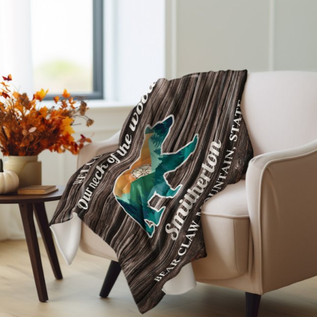 Manta Polar Bienvenida De La Familia Rustic Bear Mountains Com (Bear and rustic wood "Welcome to our neck of the woods" fleece blanket)