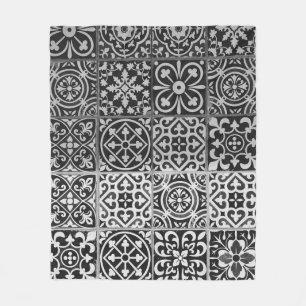 Manta Polar Black and white damask patterns