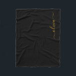Manta Polar Black Gold Girly Monograma Nombre moderno<br><div class="desc">Monograma de color negro y oro Monograma: funda de papel. Esto hace que el dulce perfecto cumpleaños 16,  boda,  ducha de novia,  aniversario,  ducha de bebé o fiesta de soltera sea regalo para alguien que ama el lujo glam y los estilos de moda.</div>