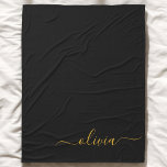 Manta Polar Black Gold Modern Script Girly Monograma Nombre<br><div class="desc">Monograma de escritura simple en blanco y negro y funda inicial de papel. Esto hace que el dulce perfecto cumpleaños 16,  boda,  ducha de novia,  aniversario,  ducha de bebé o fiesta de soltera sea regalo para alguien que ama el lujo glam y los estilos de moda.</div>