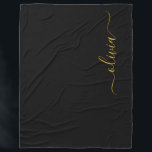 Manta Polar Black Gold Modern Script Girly Monograma Nombre<br><div class="desc">Monograma de escritura simple en blanco y negro y funda inicial de papel. Esto hace que el dulce perfecto cumpleaños 16,  boda,  ducha de novia,  aniversario,  ducha de bebé o fiesta de soltera sea regalo para alguien que ama el lujo glam y los estilos de moda.</div>