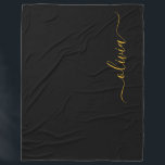 Manta Polar Black Gold Modern Script Girly Monograma Nombre<br><div class="desc">Monograma de escritura simple en blanco y negro y funda inicial de papel. Esto hace que el dulce perfecto cumpleaños 16,  boda,  ducha de novia,  aniversario,  ducha de bebé o fiesta de soltera sea regalo para alguien que ama el lujo glam y los estilos de moda.</div>
