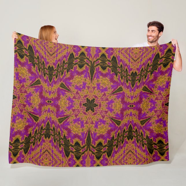 Manta Polar Black In The Gold Fleece Blanket (In situ)