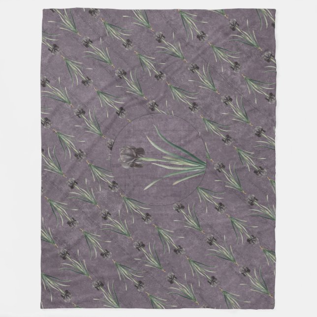 Manta Polar Black Iris on an antique tapestry (Anverso)