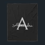 Manta Polar Black Silver Modern Script Girly Monograma Nombre<br><div class="desc">Monograma de guiones de Faux Plata y Negro Añadir su propio nombre Fleece Blanket. Esto hace que el dulce perfecto cumpleaños 16,  boda,  ducha de novia,  aniversario,  ducha de bebé o fiesta de soltera sea regalo para alguien que ama el lujo glam y los estilos de moda.</div>