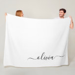 Manta Polar Black White Modern Script Girly Monograma Nombre<br><div class="desc">Monograma de escritura simple en blanco y negro y funda inicial de papel. Esto hace que el dulce perfecto cumpleaños 16,  boda,  ducha de novia,  aniversario,  ducha de bebé o fiesta de soltera sea regalo para alguien que ama el lujo glam y los estilos de moda.</div>