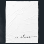 Manta Polar Black White Modern Script Girly Monograma Nombre<br><div class="desc">Monograma de escritura simple en blanco y negro y funda inicial de papel. Esto hace que el dulce perfecto cumpleaños 16,  boda,  ducha de novia,  aniversario,  ducha de bebé o fiesta de soltera sea regalo para alguien que ama el lujo glam y los estilos de moda.</div>